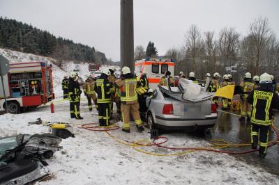 Aixheim: Verkehrsunfall mit einer Eingeklemmten Person 